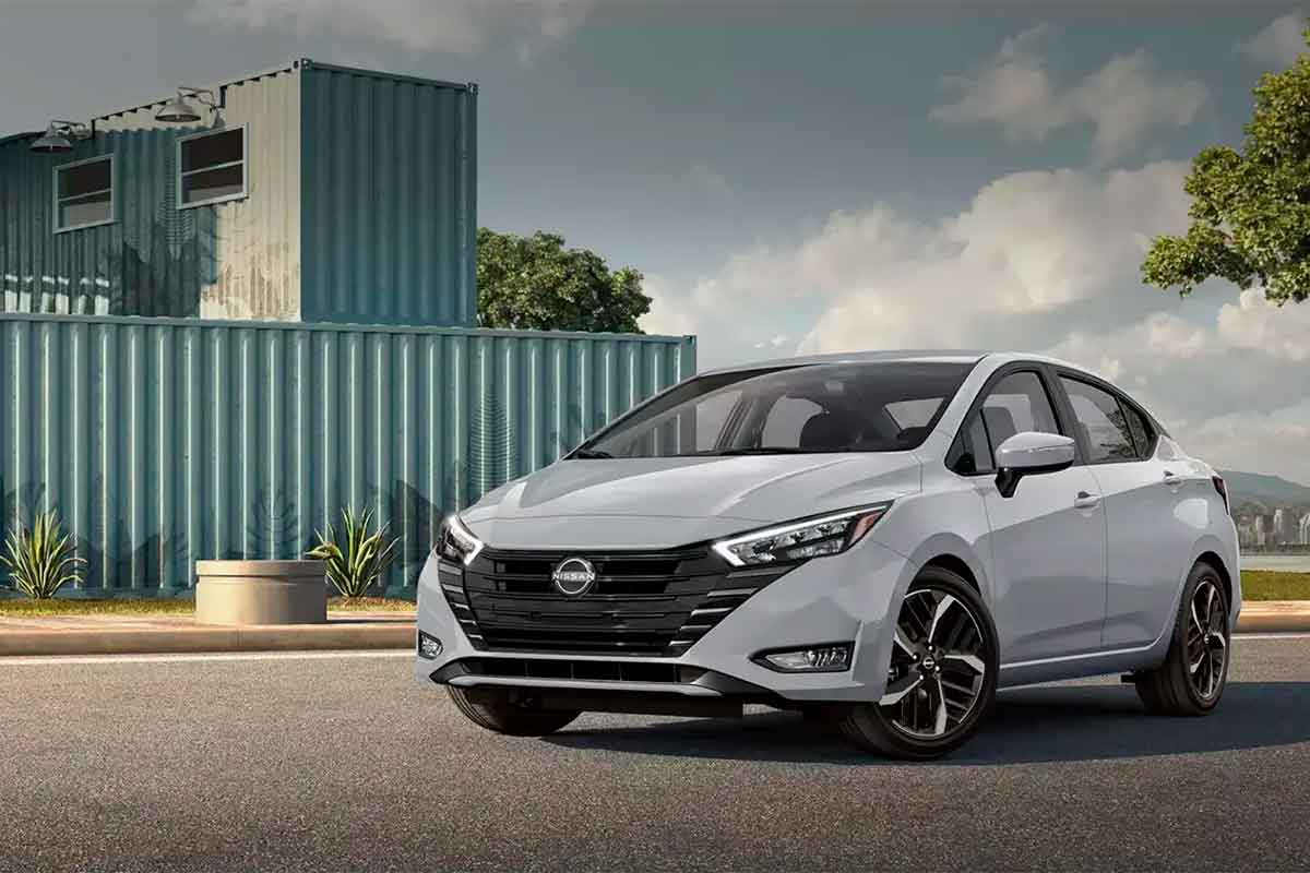 Nissan Versa Sense MT